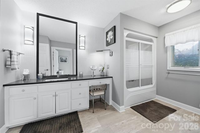 3650 Foxboro Lane NE, Hickory, NC 28601