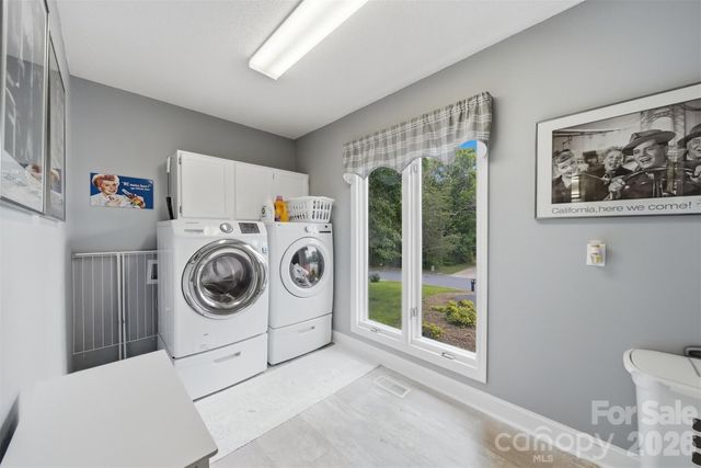 3650 Foxboro Lane NE, Hickory, NC 28601