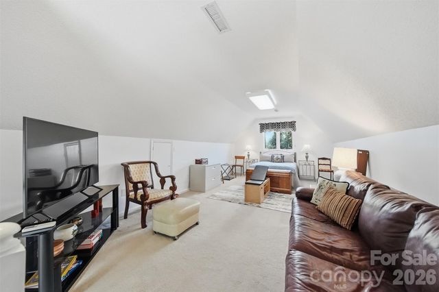 3650 Foxboro Lane NE, Hickory, NC 28601