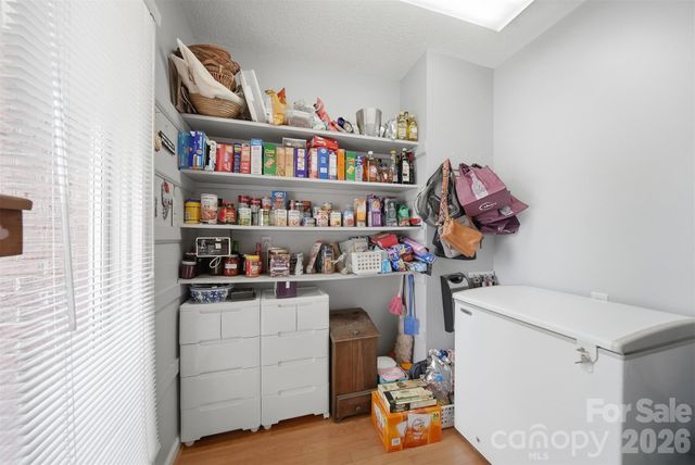 3650 Foxboro Lane NE, Hickory, NC 28601