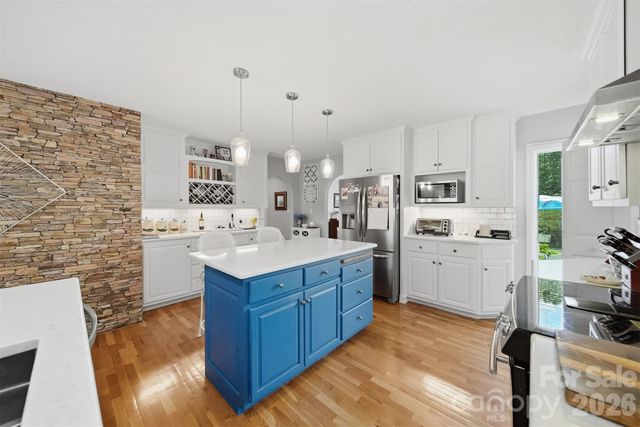 3650 Foxboro Lane NE, Hickory, NC 28601