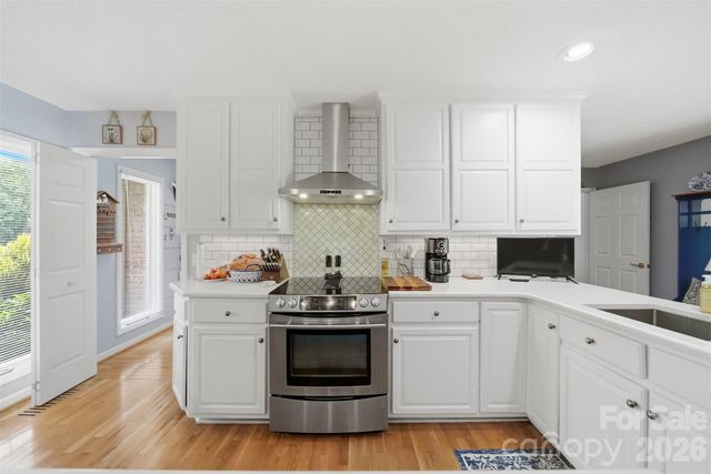 3650 Foxboro Lane NE, Hickory, NC 28601