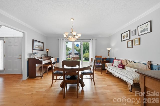 3650 Foxboro Lane NE, Hickory, NC 28601