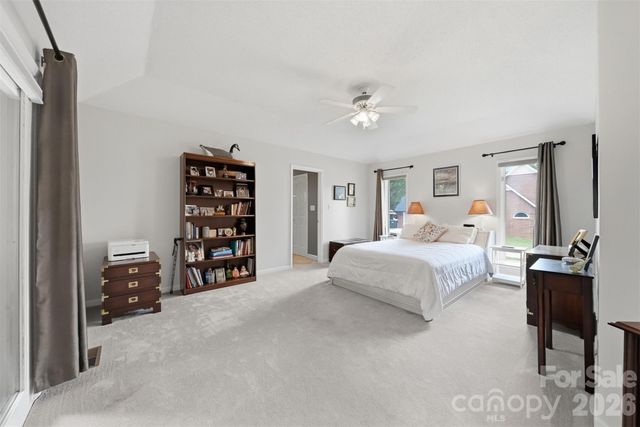 3650 Foxboro Lane NE, Hickory, NC 28601