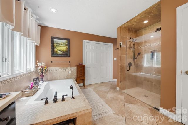 3650 Foxboro Lane NE, Hickory, NC 28601