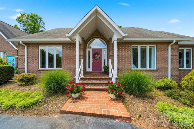 3650 Foxboro Lane NE, Hickory, NC 28601