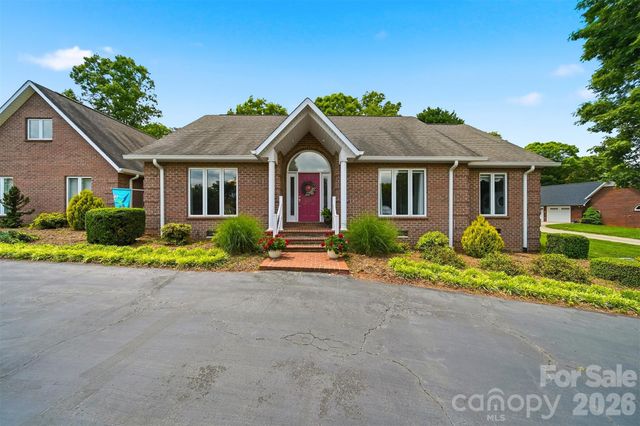 3650 Foxboro Lane NE, Hickory, NC 28601
