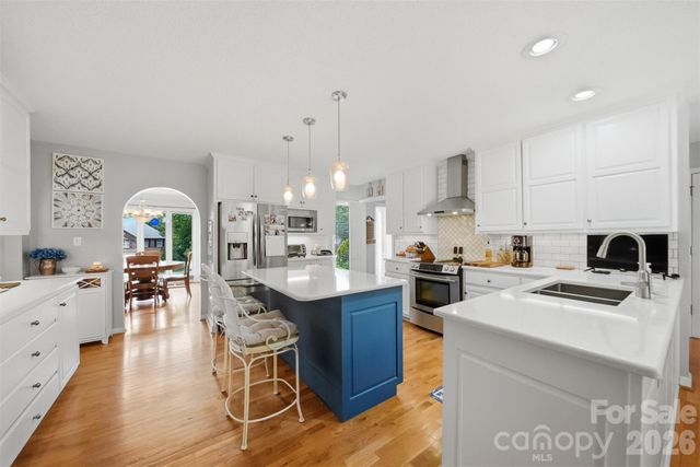 3650 Foxboro Lane NE, Hickory, NC 28601