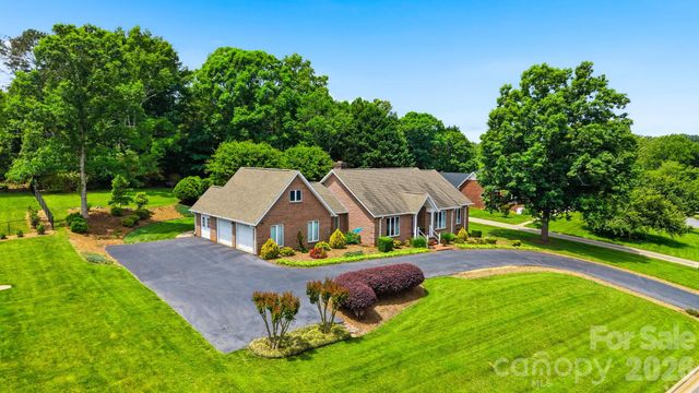 3650 Foxboro Lane NE, Hickory, NC 28601