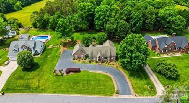 3650 Foxboro Lane NE, Hickory, NC 28601