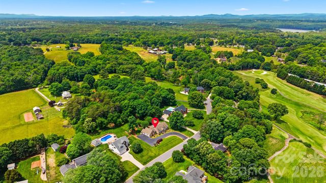 3650 Foxboro Lane NE, Hickory, NC 28601