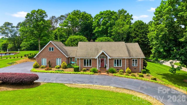 3650 Foxboro Lane NE, Hickory, NC 28601
