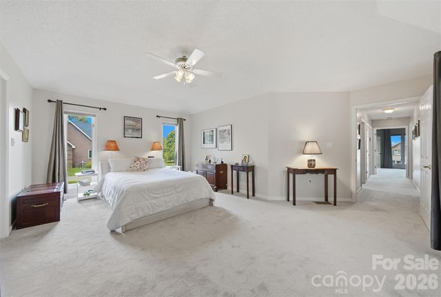 3650 Foxboro Lane NE, Hickory, NC 28601
