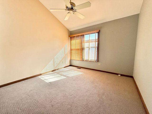 879 N Auburn Woods Drive, Palatine, IL 60067