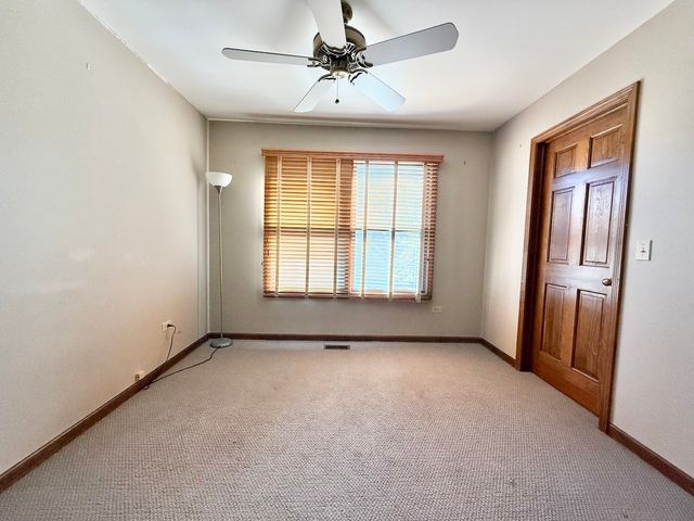 879 N Auburn Woods Drive, Palatine, IL 60067