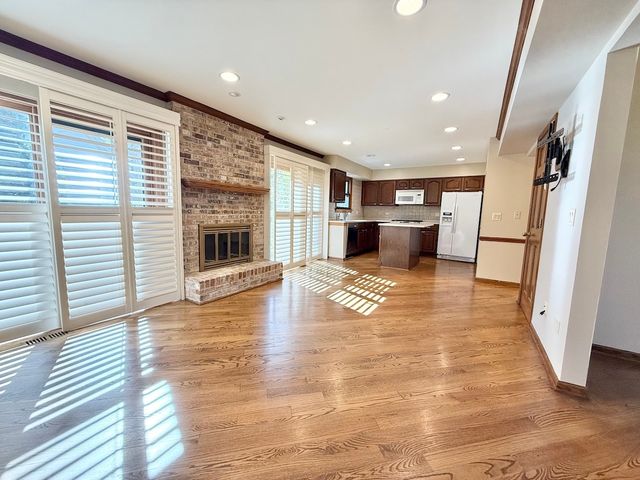 879 N Auburn Woods Drive, Palatine, IL 60067