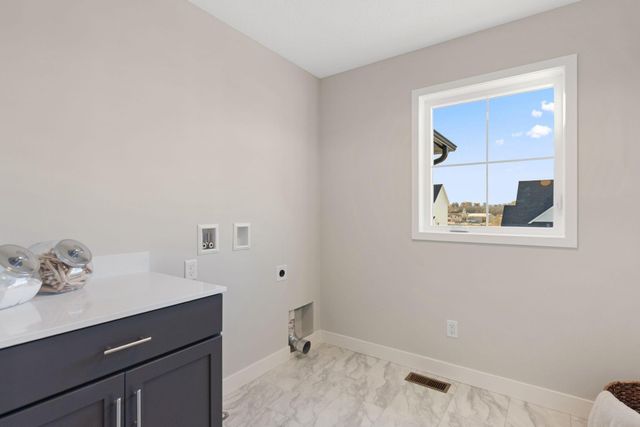 15717 Aquila Avenue, Savage, MN 55378