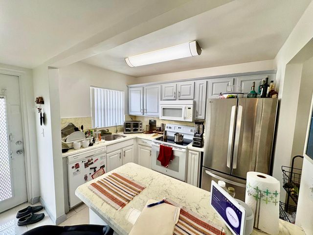 9261 Sunrise Lakes Boulevard, Sunrise, FL 33322