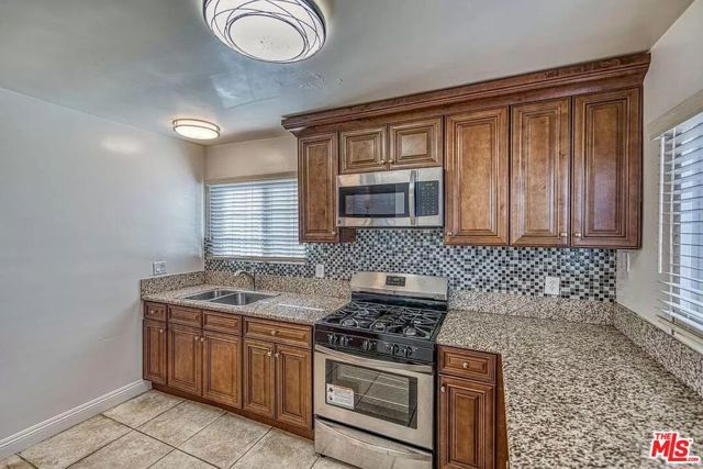 1588 W 36th Street, Los Angeles, CA 90018