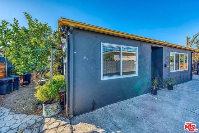 1588 W 36th Street, Los Angeles, CA 90018