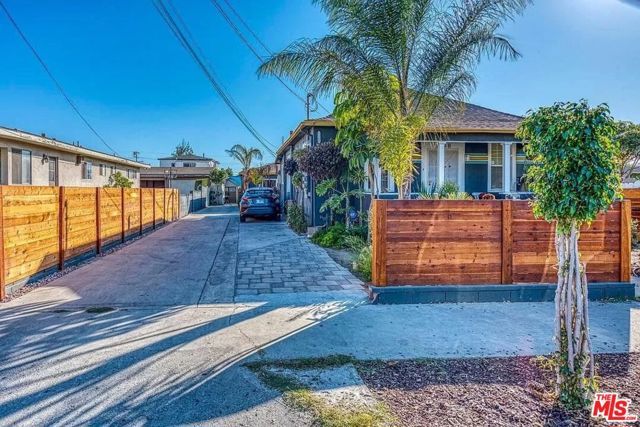 1588 W 36th Street, Los Angeles, CA 90018