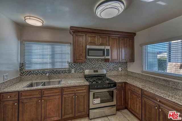 1588 W 36th Street, Los Angeles, CA 90018