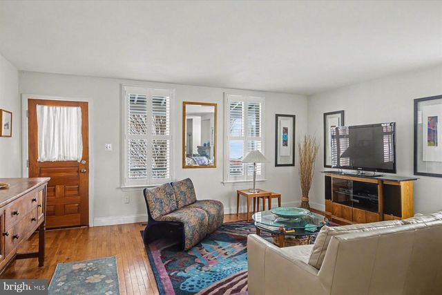 55 BUTTONWOOD ST, New Hope, PA 18938