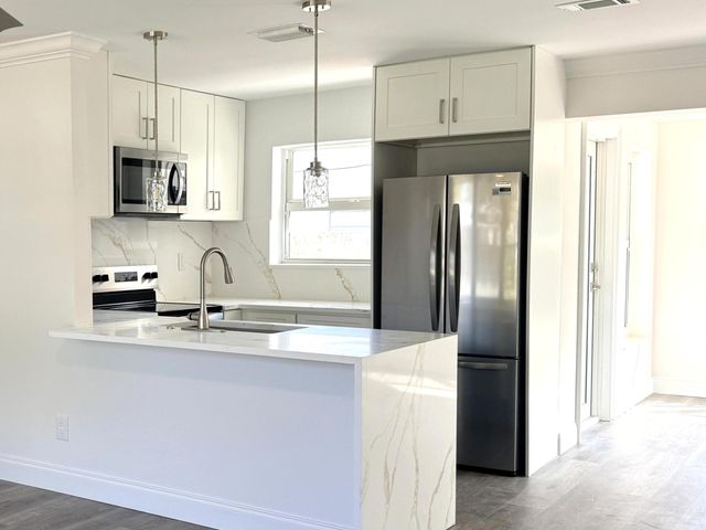 442 SW 14th Court, Pompano Beach, FL 33060