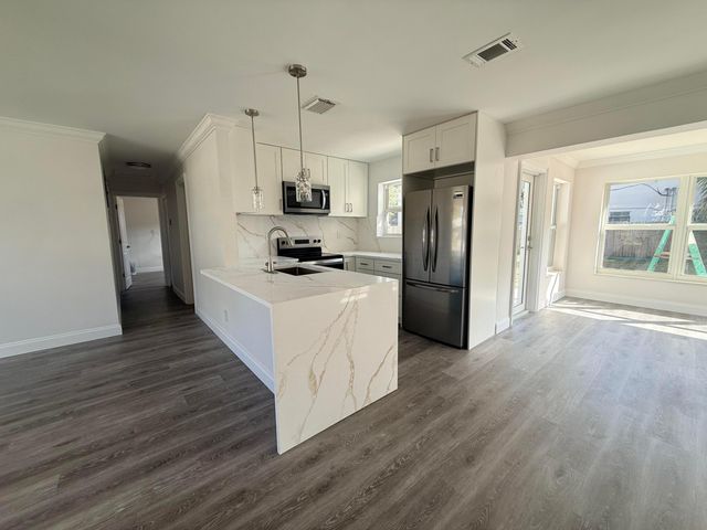 442 SW 14th Court, Pompano Beach, FL 33060