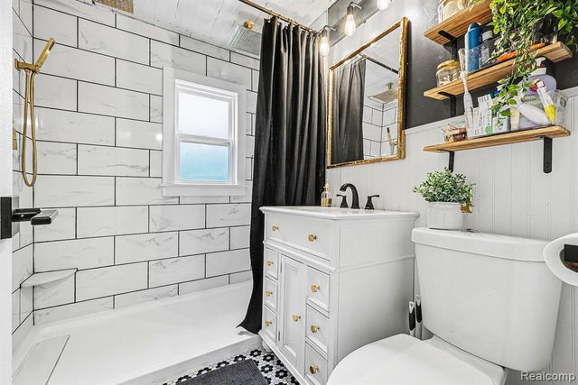 46 E Glass Road, Ortonville, MI 48462