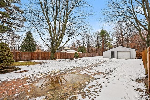 46 E Glass Road, Ortonville, MI 48462