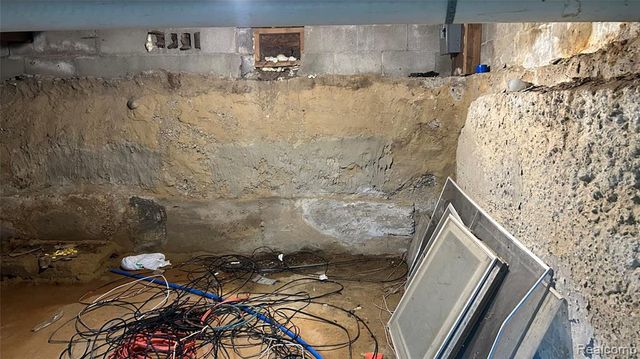 46 E Glass Road, Ortonville, MI 48462