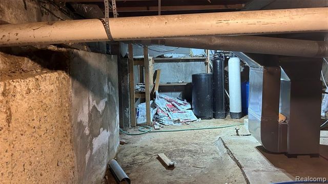 46 E Glass Road, Ortonville, MI 48462