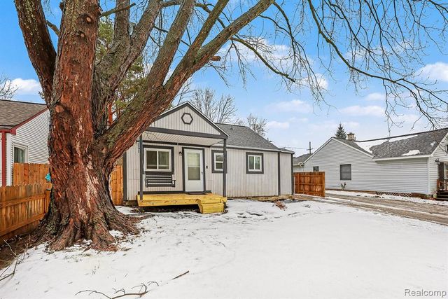 46 E Glass Road, Ortonville, MI 48462