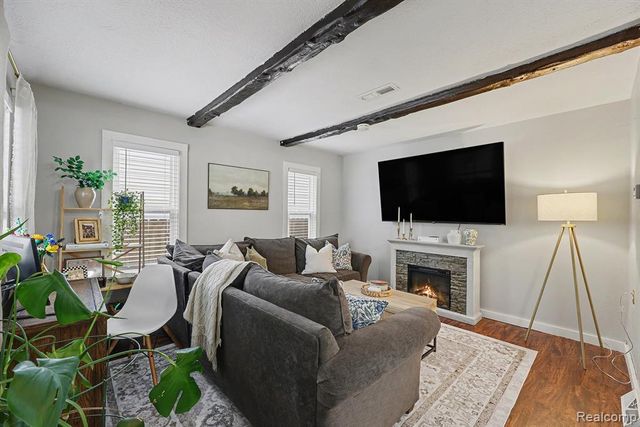 46 E Glass Road, Ortonville, MI 48462