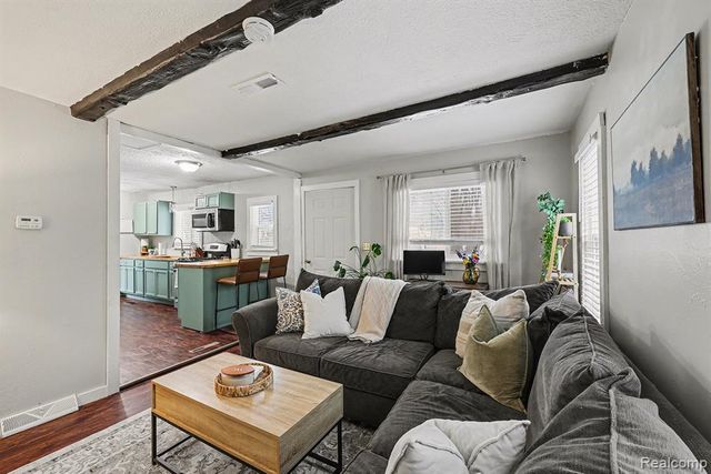 46 E Glass Road, Ortonville, MI 48462