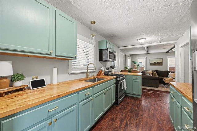 46 E Glass Road, Ortonville, MI 48462