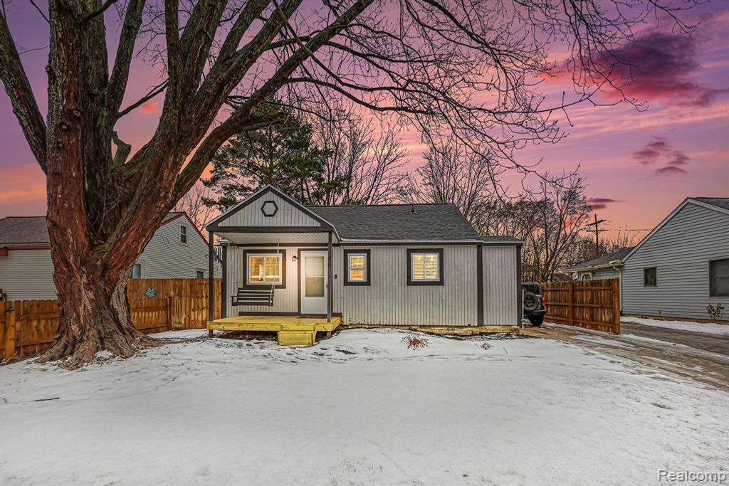 46 E Glass Road, Ortonville, MI 48462