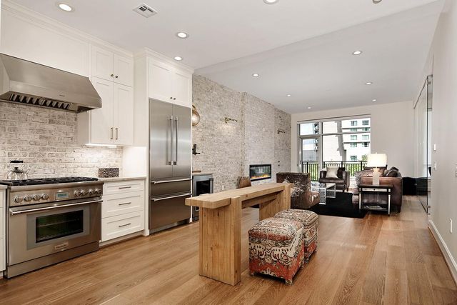 3 Waterway Court 4D, The Woodlands, TX 77380