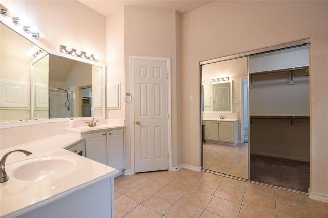 22 Hobbit Glen Drive, Conroe, TX 77384