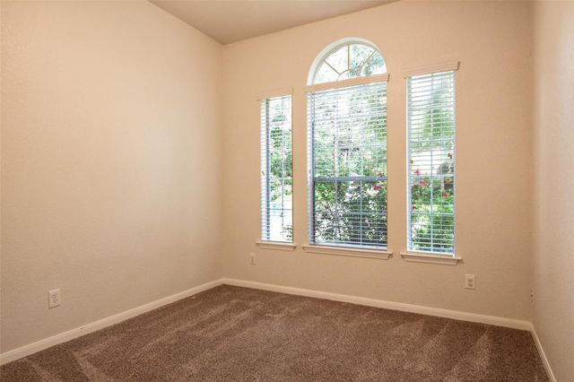 22 Hobbit Glen Drive, Conroe, TX 77384