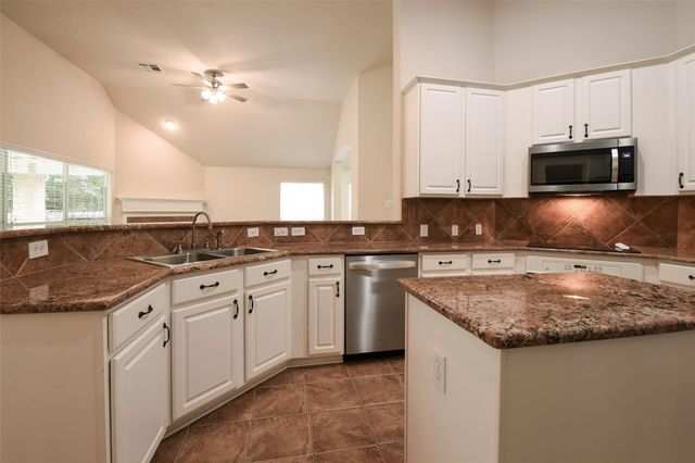 22 Hobbit Glen Drive, Conroe, TX 77384