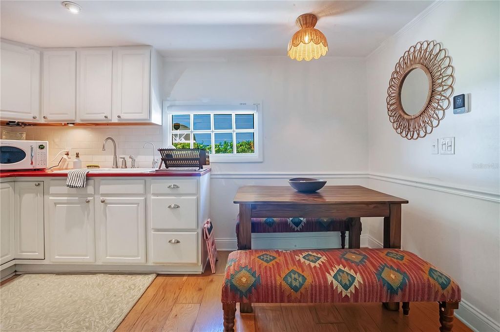 Image 11 of property listing at 628 FOREST STREET, Windermere, FL 34786