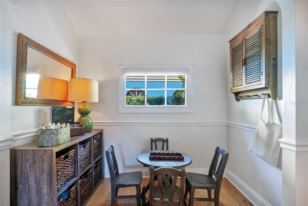 Image 13 of property listing at 628 FOREST STREET, Windermere, FL 34786