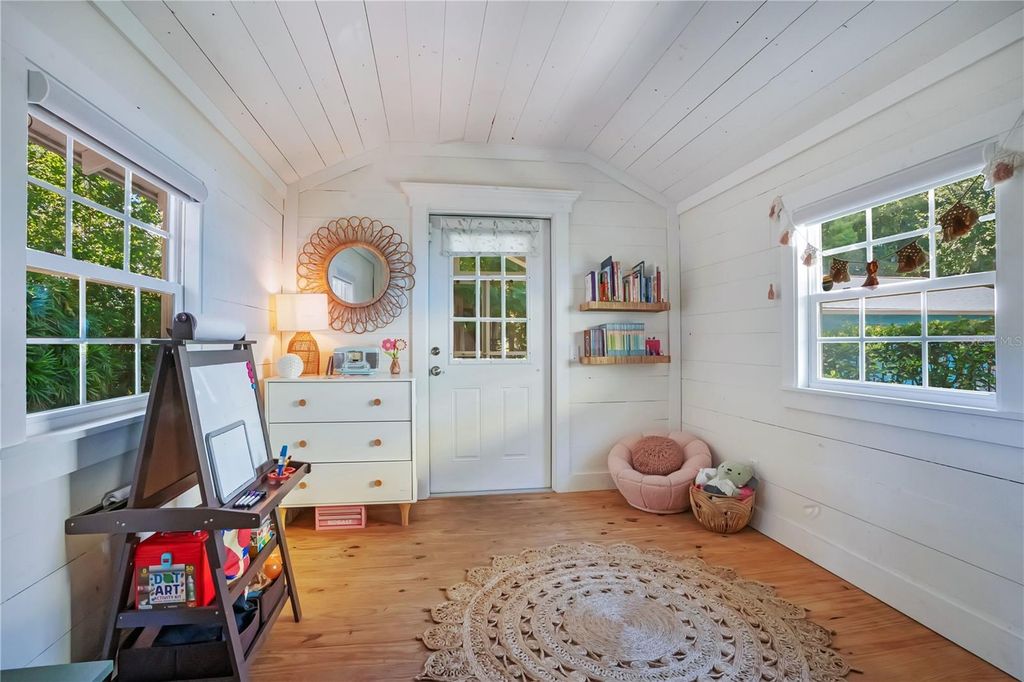Image 14 of property listing at 628 FOREST STREET, Windermere, FL 34786