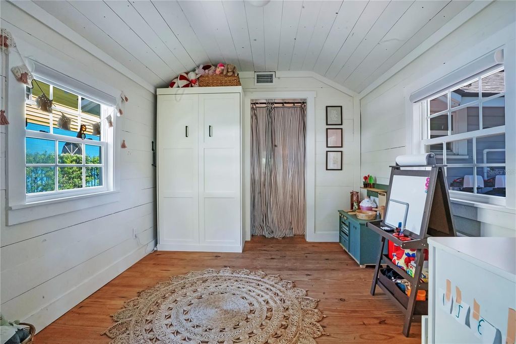 Image 15 of property listing at 628 FOREST STREET, Windermere, FL 34786
