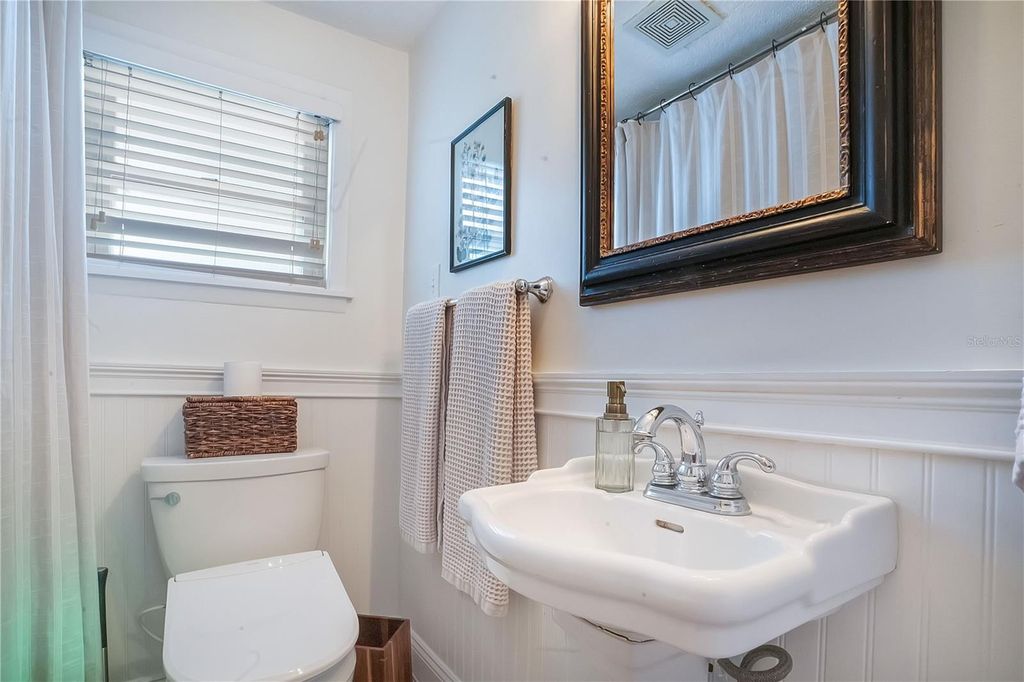 Image 18 of property listing at 628 FOREST STREET, Windermere, FL 34786
