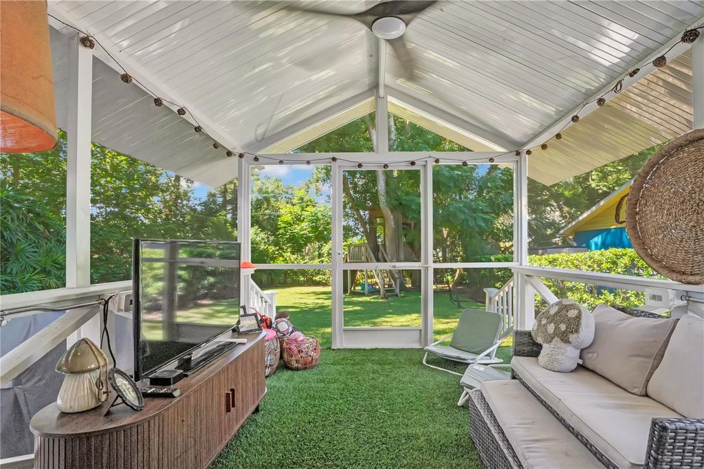 Image 20 of property listing at 628 FOREST STREET, Windermere, FL 34786