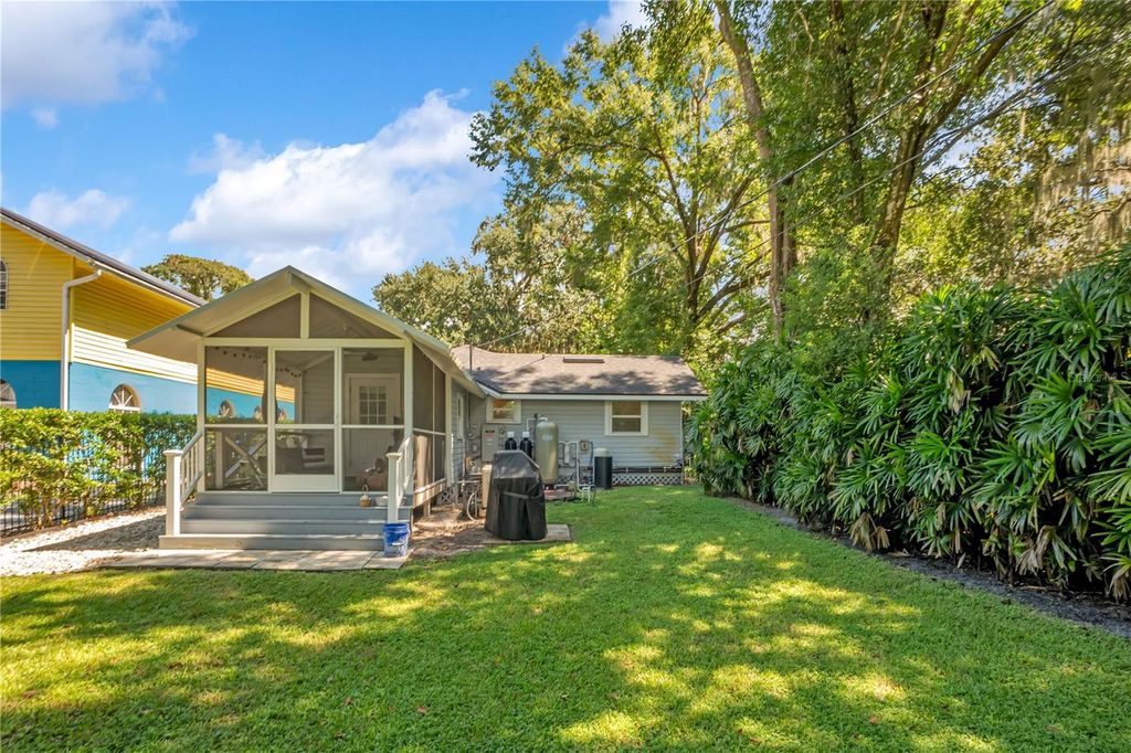 Image 21 of property listing at 628 FOREST STREET, Windermere, FL 34786