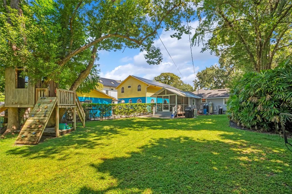 Image 24 of property listing at 628 FOREST STREET, Windermere, FL 34786